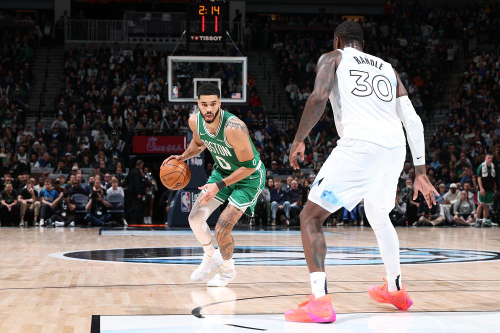 [图]骑士7人得分上双轻取灰熊 豪取16连胜创队史纪录.