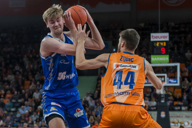 篮球场上团 篮球场上团